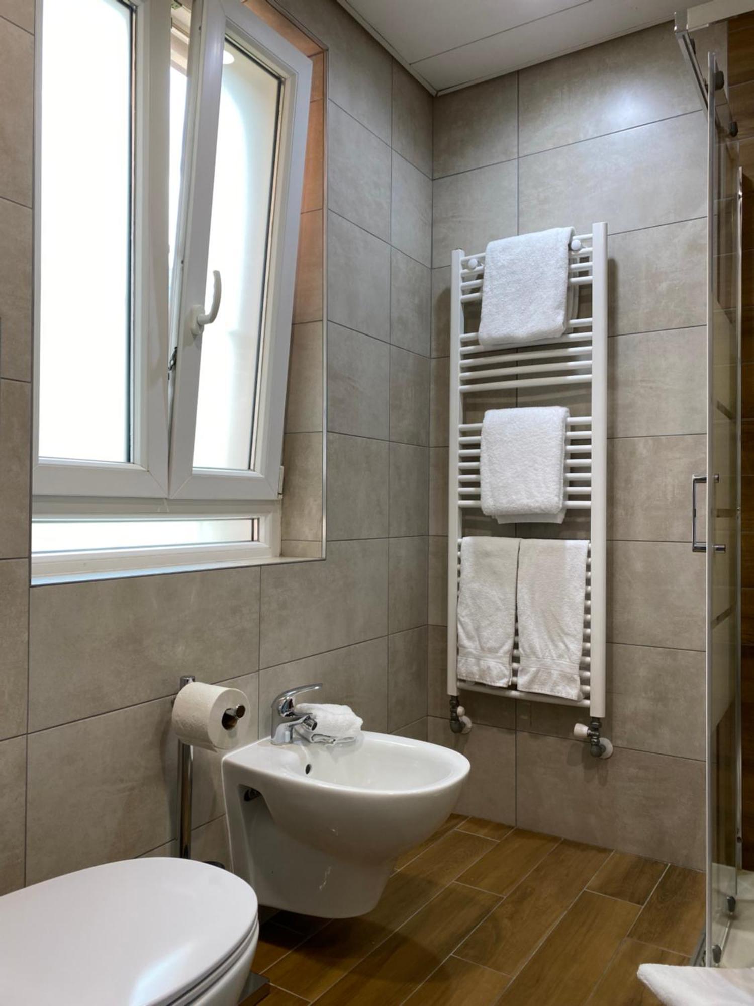 Hotel Garni Montaldi Muralto ภายนอก รูปภาพ
