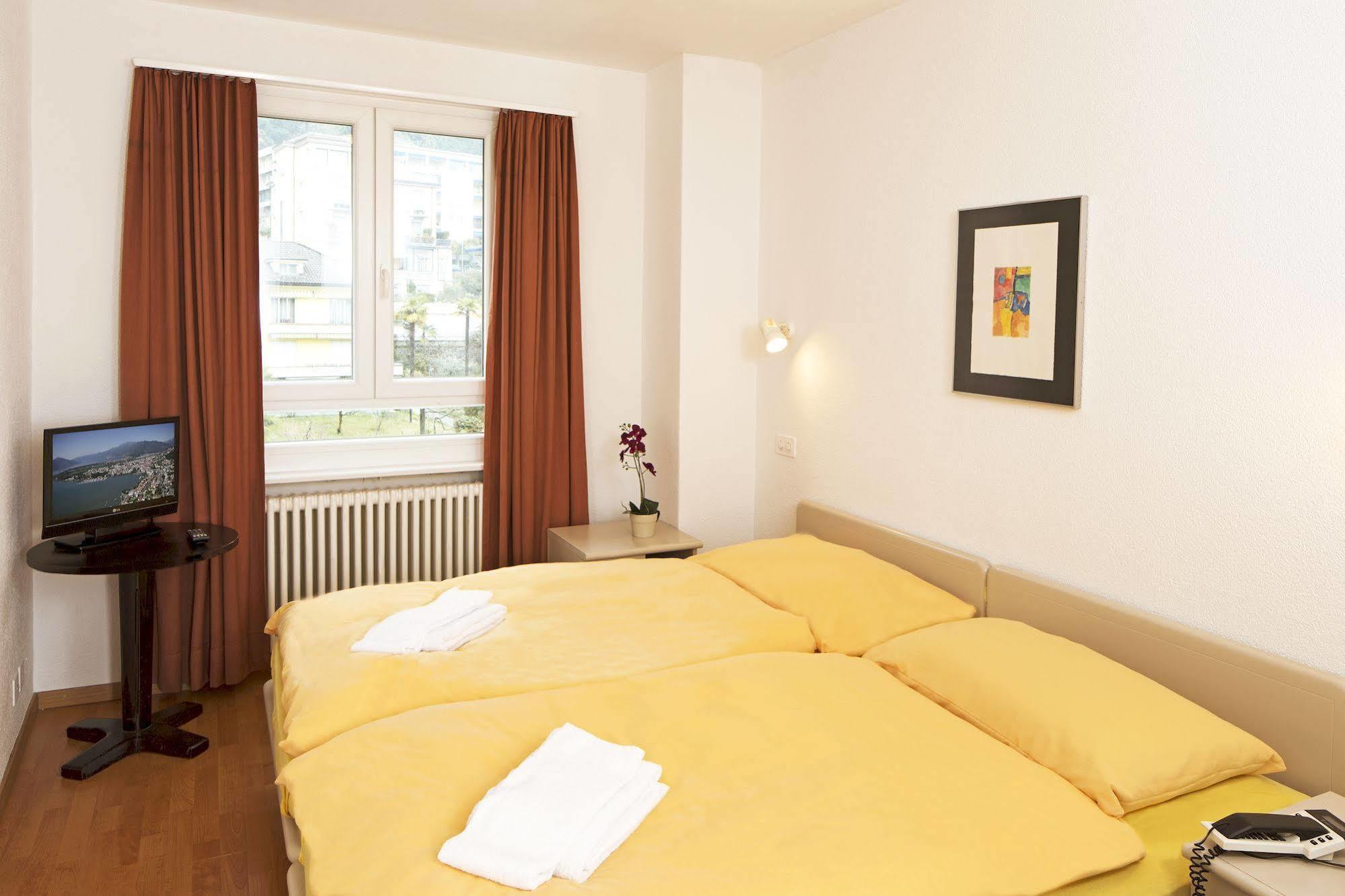 Hotel Garni Montaldi Muralto ภายนอก รูปภาพ